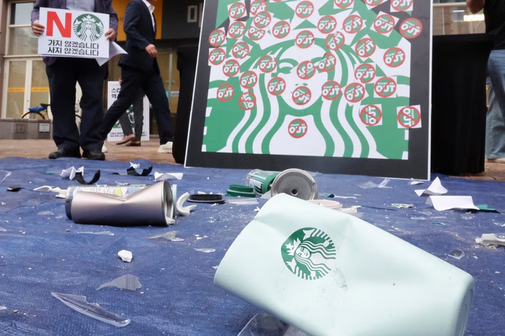 Starbucks Hàn bị tẩy chay vì "Tank Day" ngày 18/5, lộ lỗi quản trị rủi ro của Shinsegae.