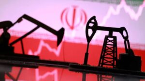 Giá dầu tăng vọt sau đợt không kích mới của Mỹ vào Iran